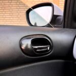 نوشتهPEUGEOT روی دستگیره درب پژو ٢٠۶ و ٢٠٧